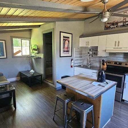 Fuller Lake Chemainus Motel Bagian luar foto